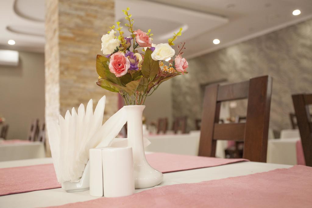 Mirage Hotel Berehove  Luaran gambar
